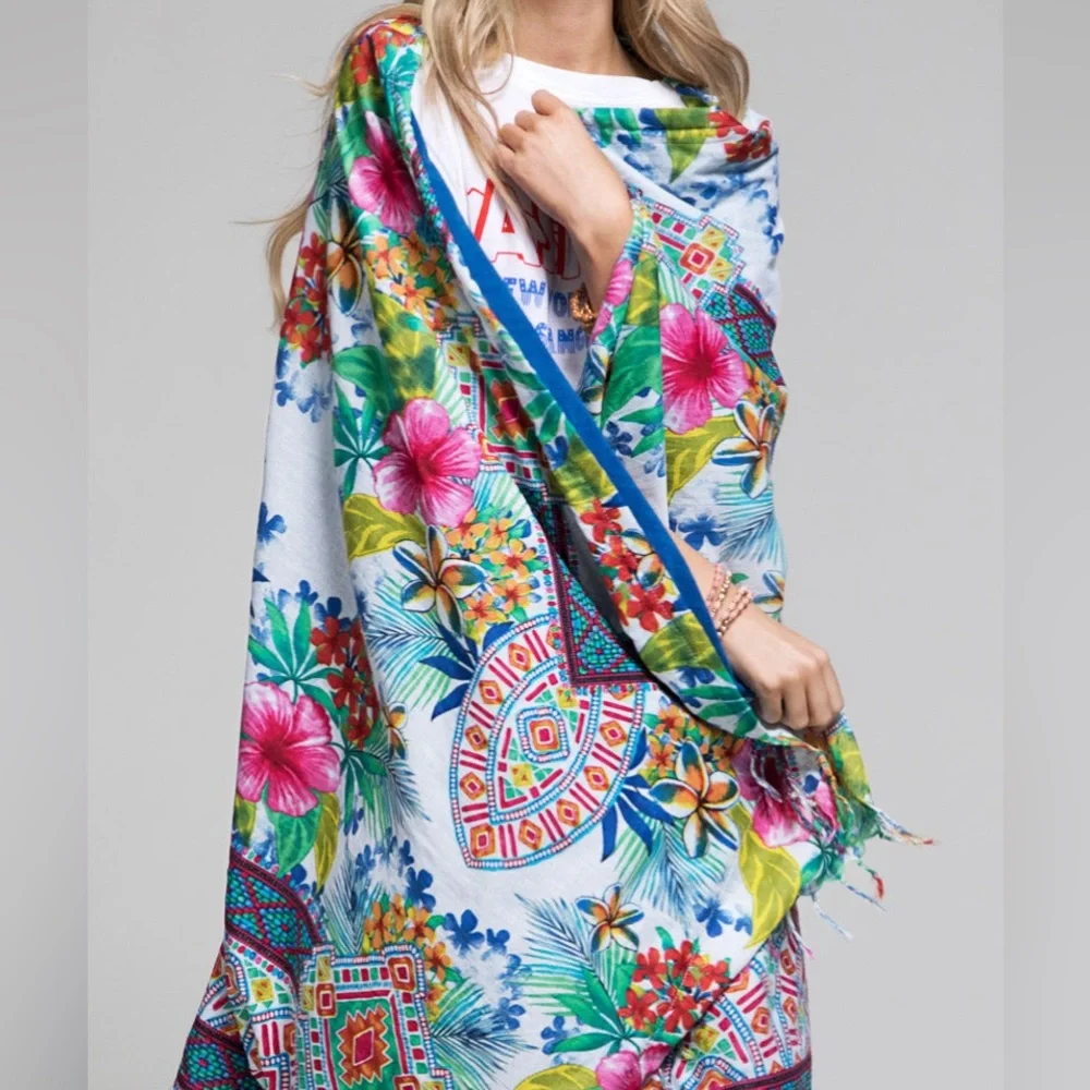 Ruggine Luxury Flower Print Towel NWT